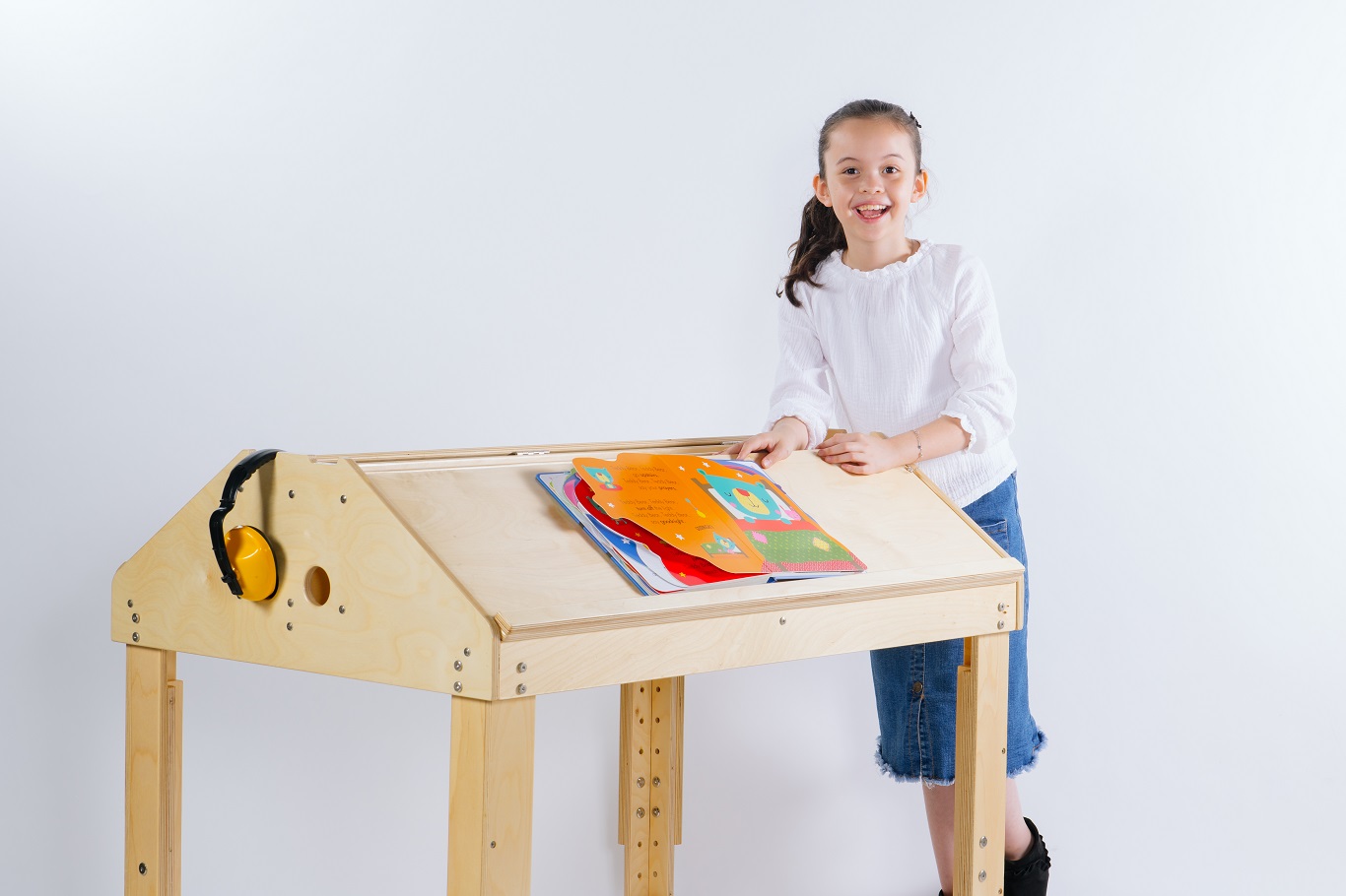 Technology Classroom Table With Adjustable Table Legs 